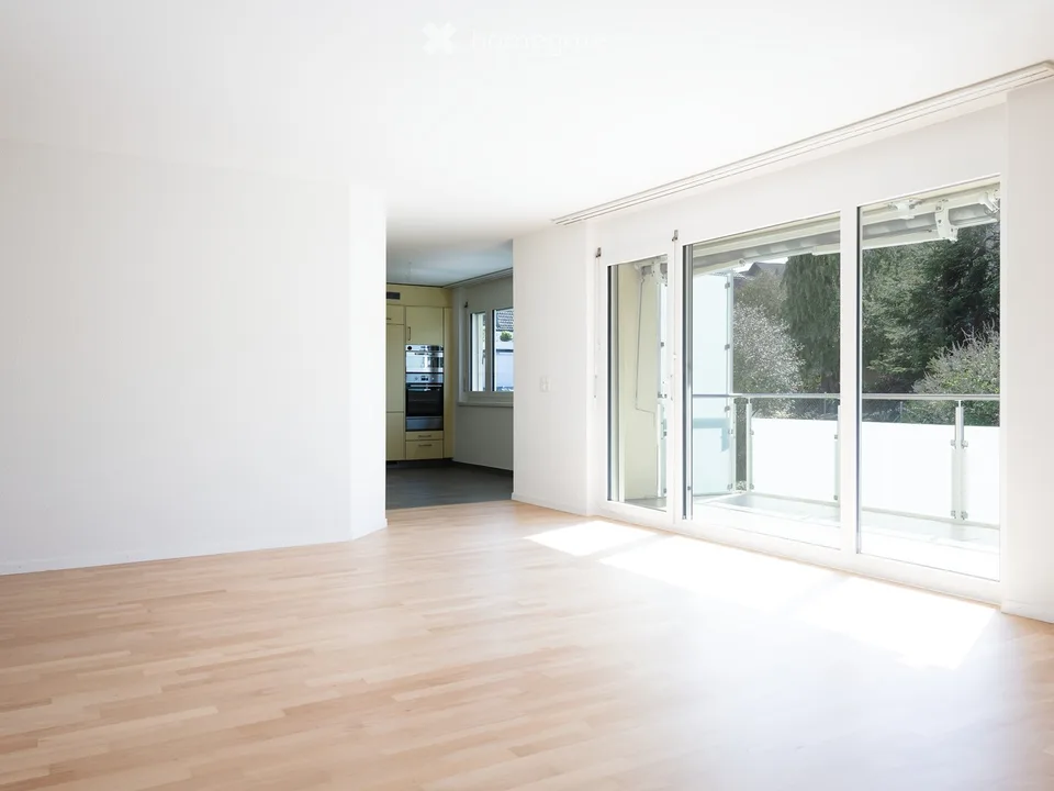 Bright 4.5-room apartment with balcony in Neerach