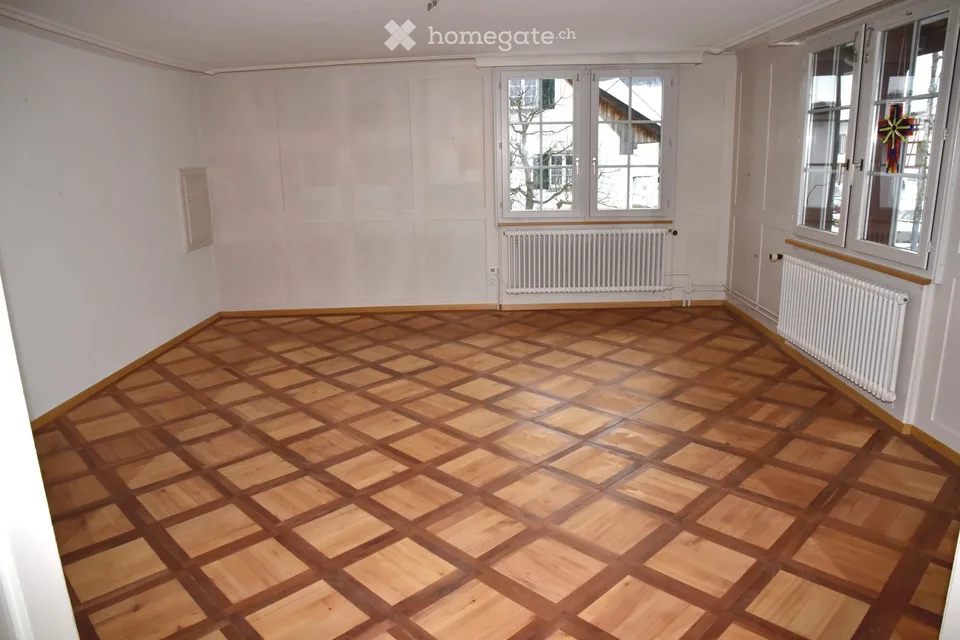 Charmant appartement de 6,5 pièces dans une maison à colombages historique à Dorf (8458)
