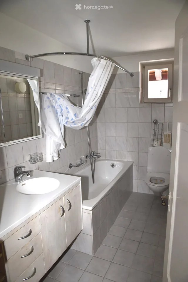 Charmant appartement de 6,5 pièces dans une maison à colombages historique à Dorf (8458)