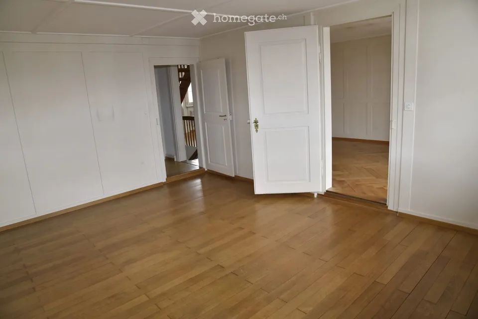 Charmant appartement de 6,5 pièces dans une maison à colombages historique à Dorf (8458)