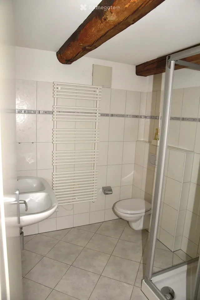 Charmant appartement de 6,5 pièces dans une maison à colombages historique à Dorf (8458)