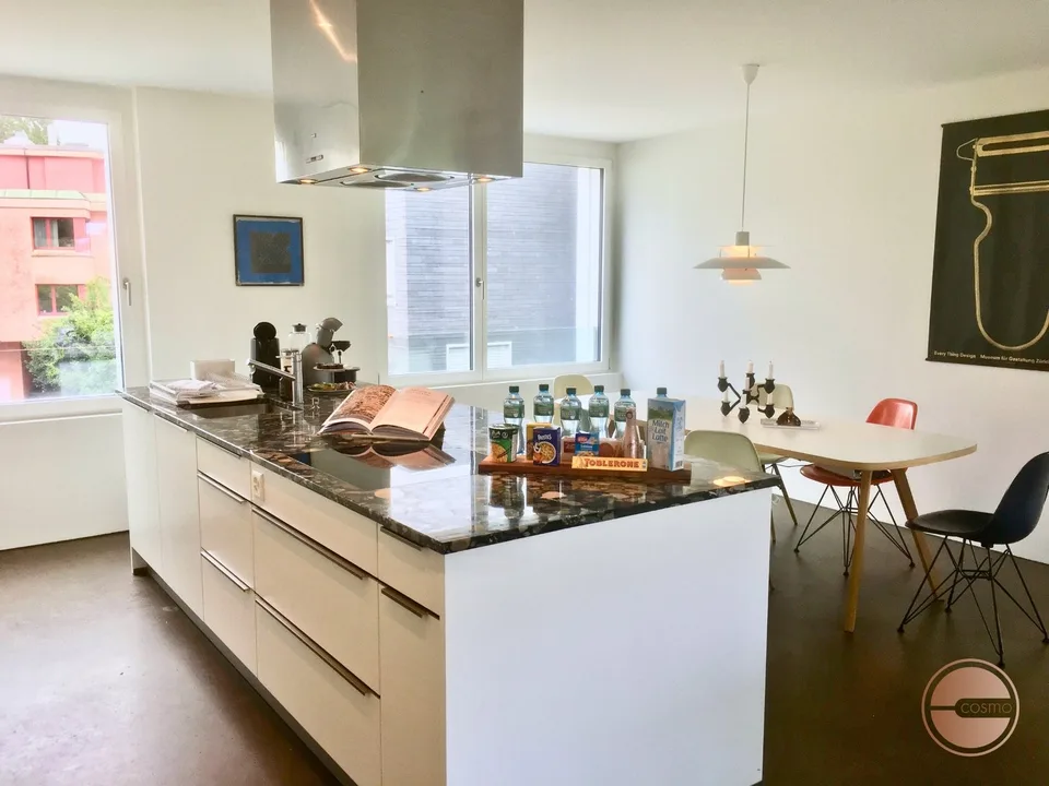STILVOLLES 4.5 ZI. APARTMENT MITTEN IN DER STADT / STYLISH 4.5 ROOM APARTMENT IN THE MIDDLE OF CITY – Foto 7 von 14