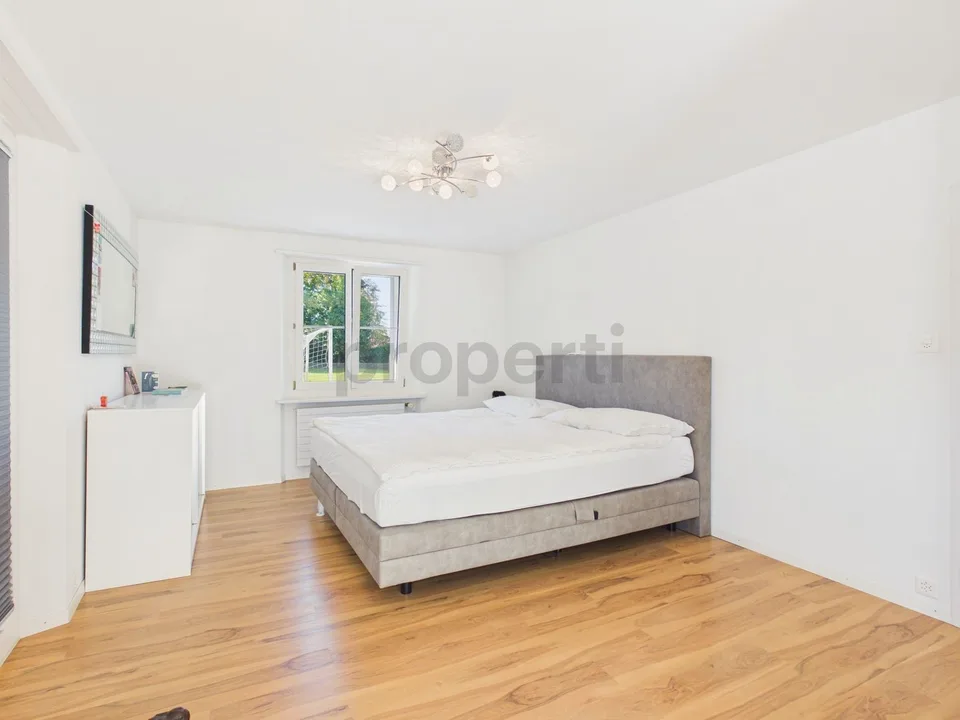 Family-friendly home with plenty of space, garden, and numerous extras