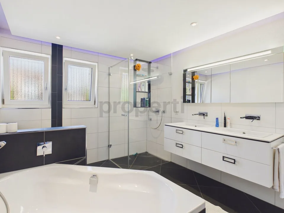 Family-friendly home with plenty of space, garden, and numerous extras