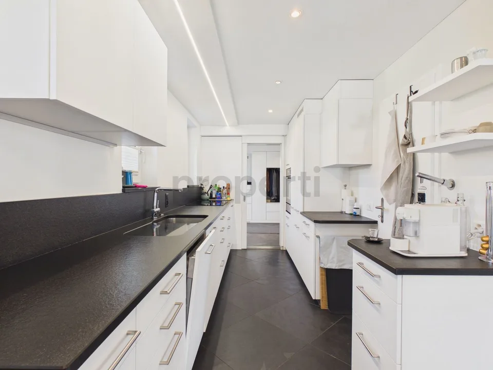 Family-friendly home with plenty of space, garden, and numerous extras