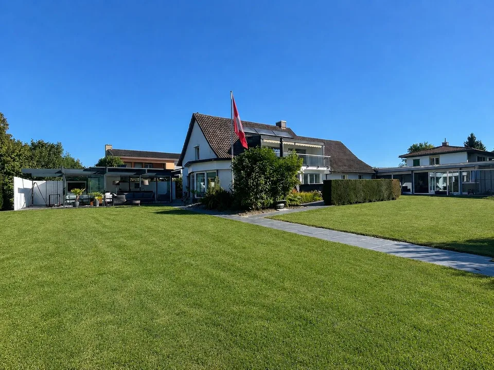 Family-friendly home with plenty of space, garden, and numerous extras