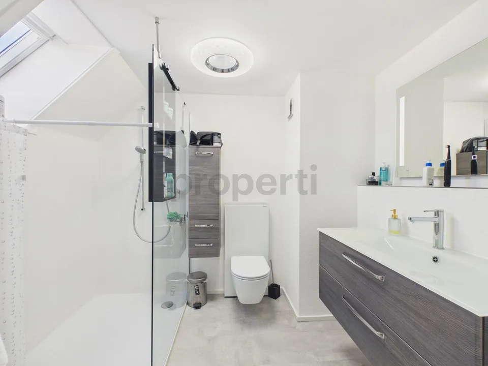 Family-friendly home with plenty of space, garden, and numerous extras