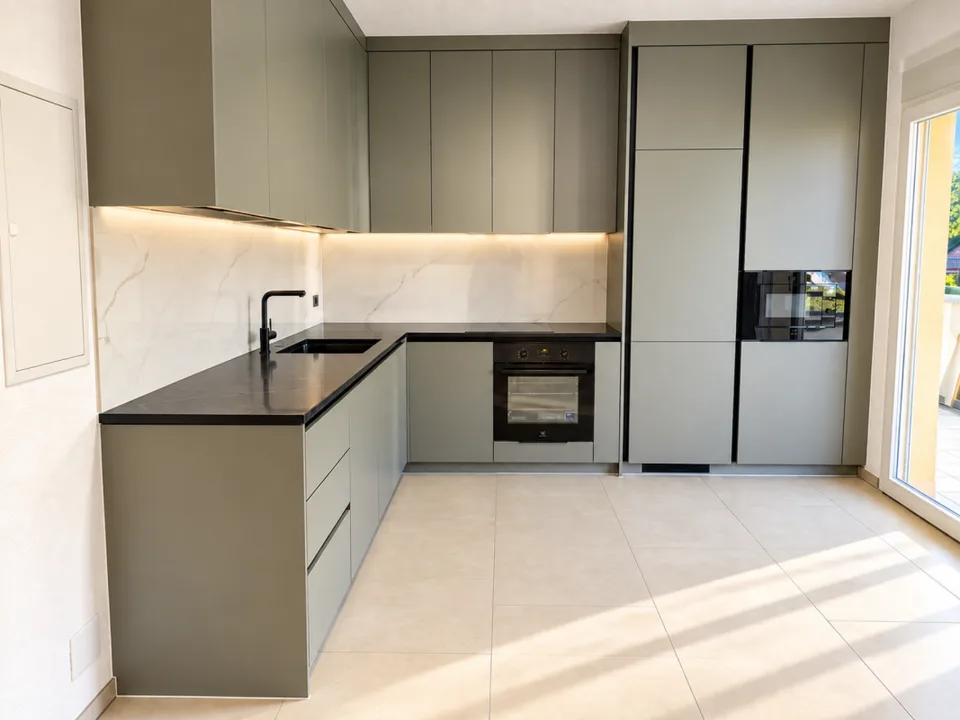 Exclusive 5.5-room attic apartment with approx. 160 m² - direct lift access, fireplace & 4 underground parking spaces – photo 3 of 15