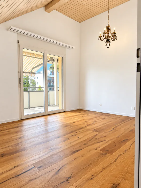 Exclusive 5.5-room attic apartment with approx. 160 m² - direct lift access, fireplace & 4 underground parking spaces – photo 11 of 15