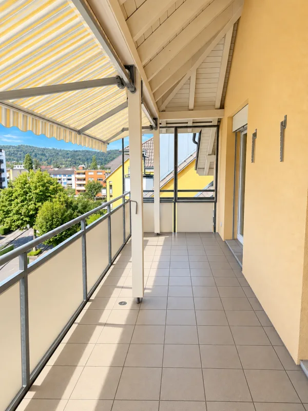 Exclusive 5.5-room attic apartment with approx. 160 m² - direct lift access, fireplace & 4 underground parking spaces – photo 13 of 15
