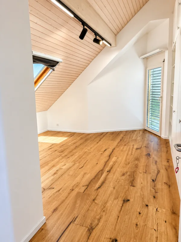 Exclusive 5.5-room attic apartment with approx. 160 m² - direct lift access, fireplace & 4 underground parking spaces – photo 10 of 15