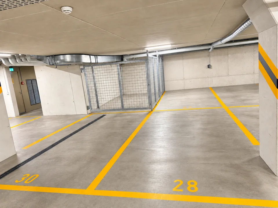 Exclusive 5.5-room attic apartment with approx. 160 m² - direct lift access, fireplace & 4 underground parking spaces – photo 14 of 15