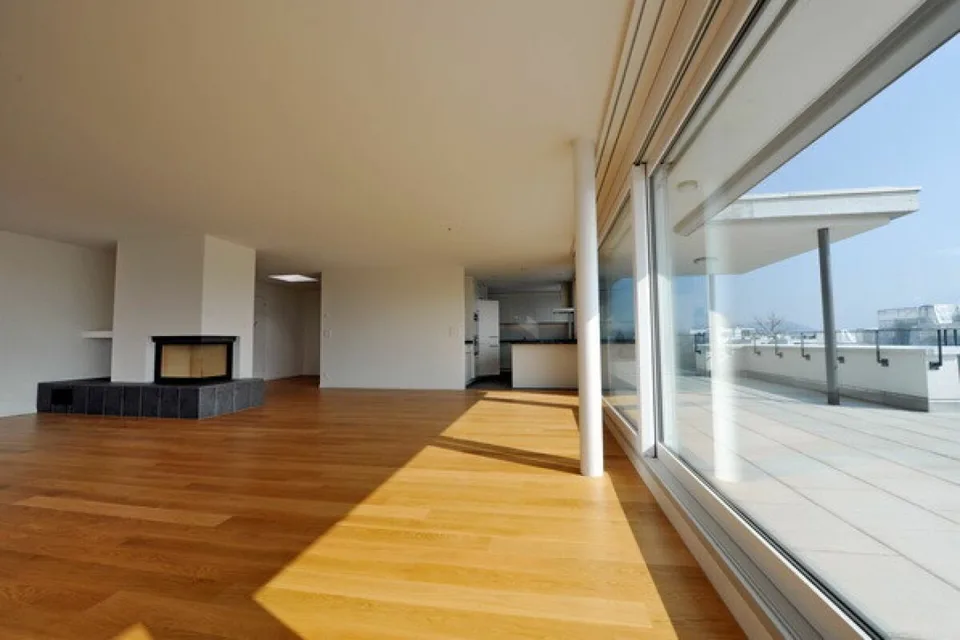 Beautiful 5 1/2-room attic apartment with fireplace is looking for YOU!