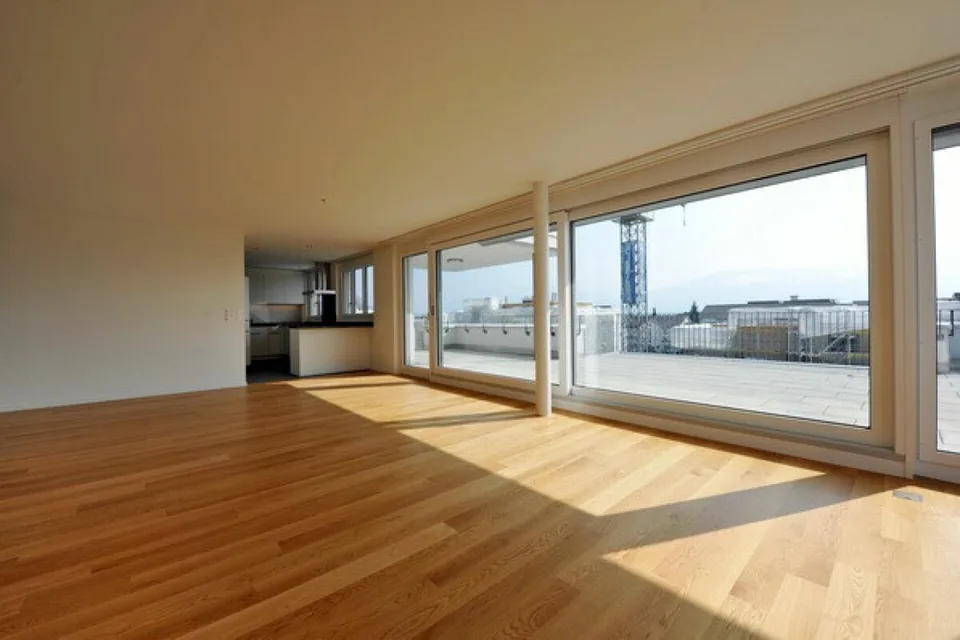 Beautiful 5 1/2-room attic apartment with fireplace is looking for YOU!