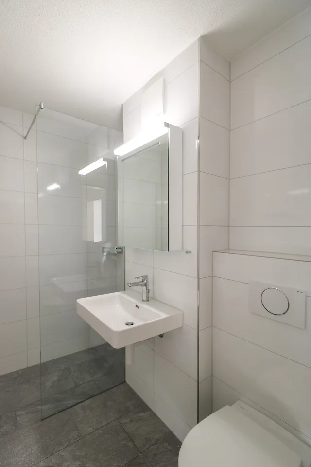 App. 3.5 pièces rez-de-chaussée / 3.5-Zimmerwohnung im Hochparterre – Foto 2 von 6