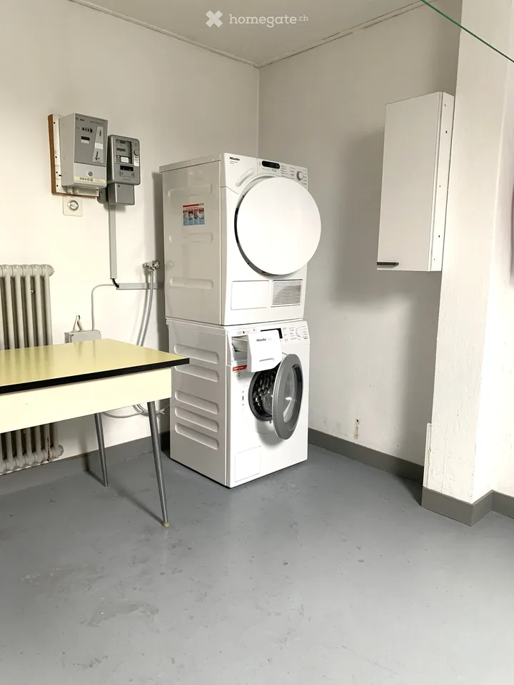 Ampio appartamento di 3,5 locali con camino nel centro storico di Laufen