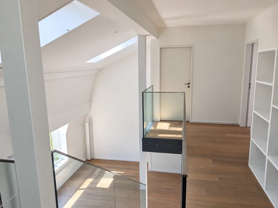 Appartement spacieux 5 pièces au dernier étage sur Stauffacherstrasse à Zurich – photo 2 sur 9