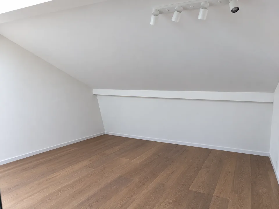 Appartement spacieux 5 pièces au dernier étage sur Stauffacherstrasse à Zurich – photo 7 sur 9