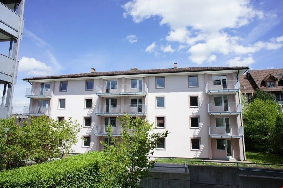 Top modern apartment with balcony in the center!