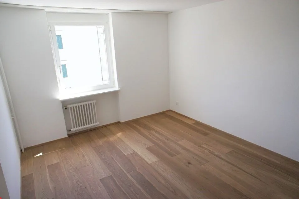 Top modern apartment with balcony in the center!