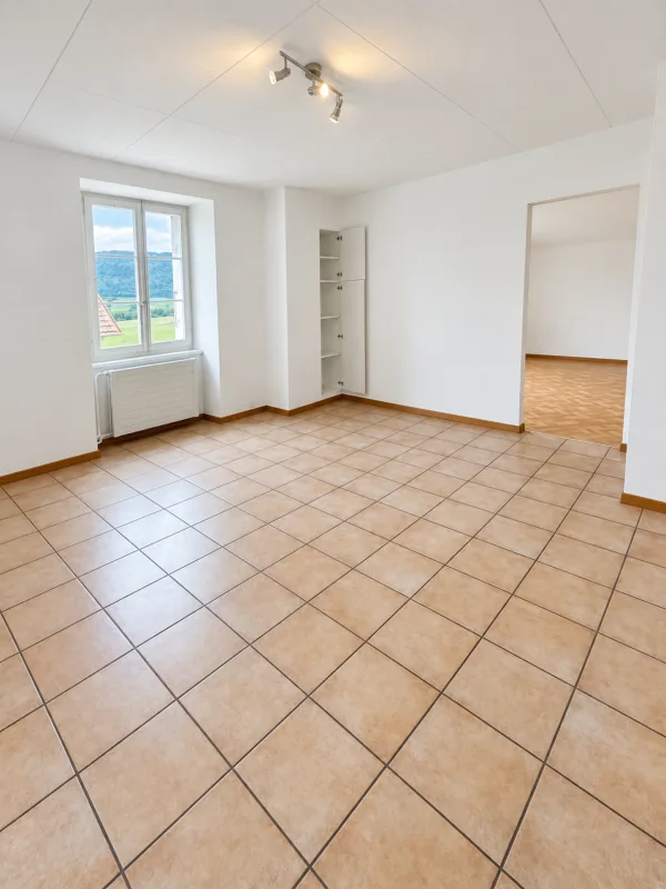 Appartamento con 3 camere e grande soggiorno e giardino comune a Fontaines
