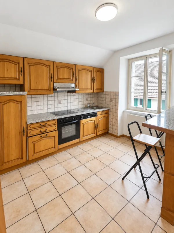 Appartamento con 3 camere e grande soggiorno e giardino comune a Fontaines