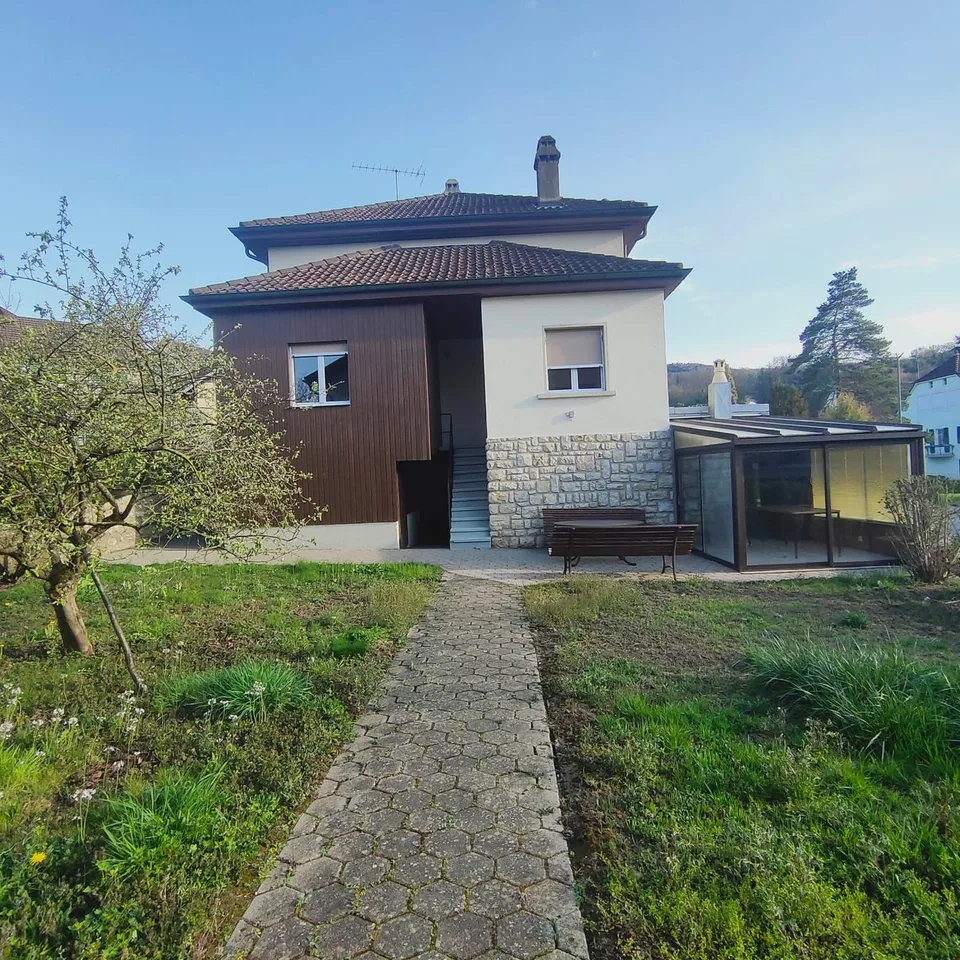 Grande maison rénovée située au centre du village de Chevenez – photo 11 sur 12