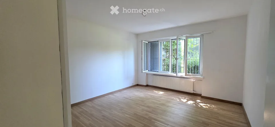 2.5-Zimmer-Wohnung im EG in Zollikon – sofort verfügbar / 2.5-Room Apartment in Zollikon