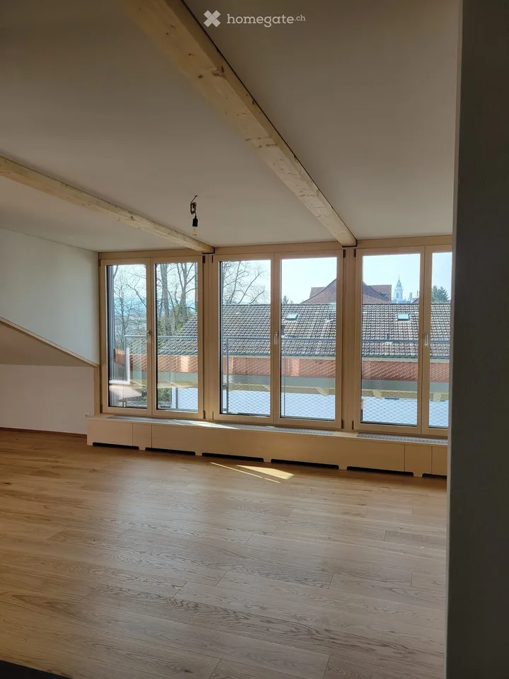 Charming 3.5-room attic apartment with balcony in Solothurn