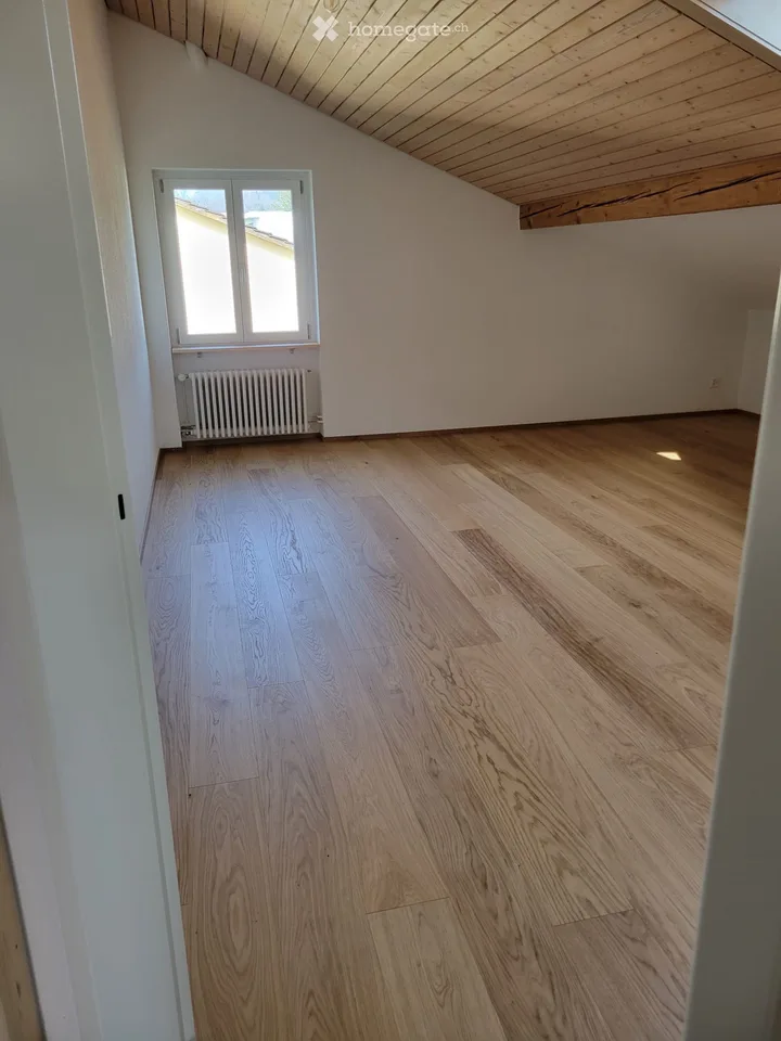 Charming 3.5-room attic apartment with balcony in Solothurn