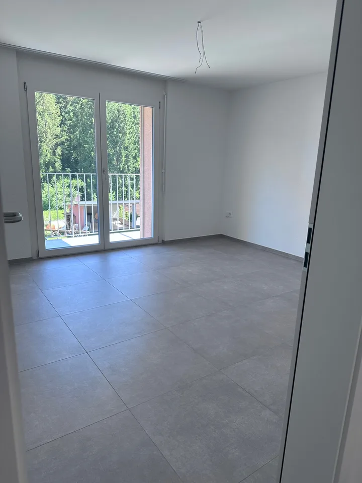 Disponible immédiatement ! - appartement de 3 pièces fraîchement rénové avec balcon
