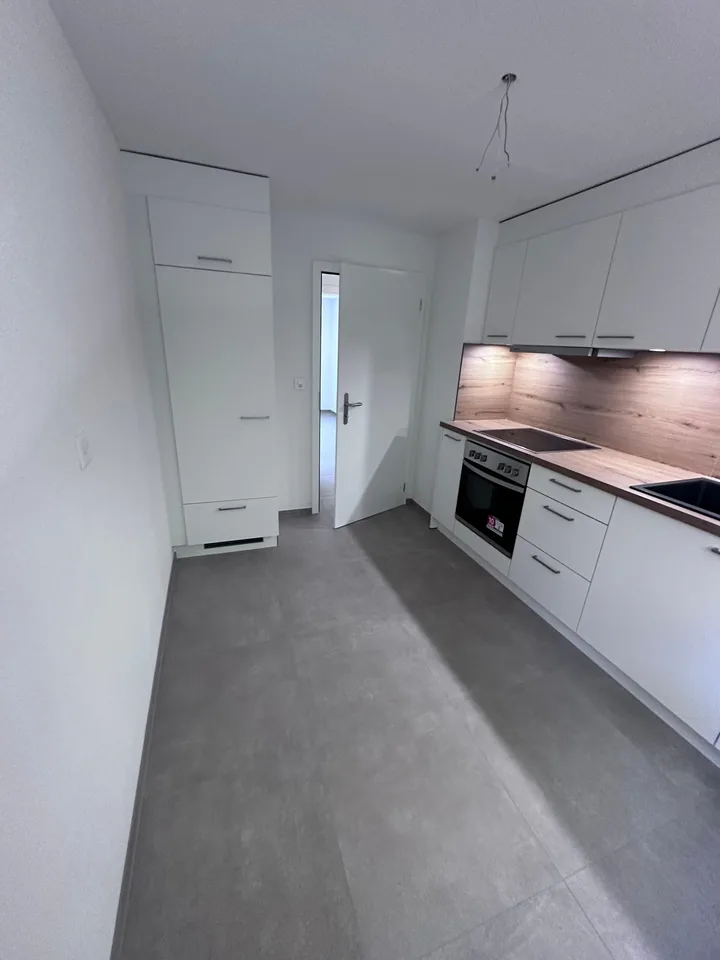 Disponible immédiatement ! - appartement de 3 pièces fraîchement rénové avec balcon