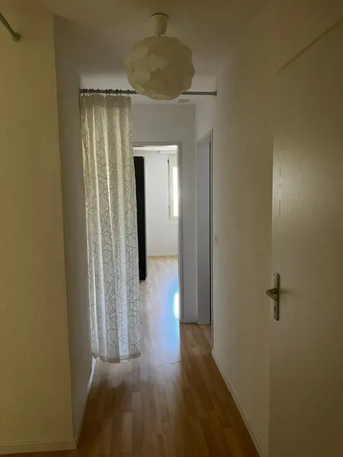 Per professionisti temporanei, single o pendolari: camera ammobiliata in condivisione a Bremgarten AG
