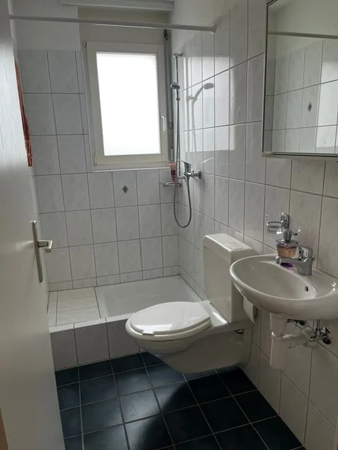 Per professionisti temporanei, single o pendolari: camera ammobiliata in condivisione a Bremgarten AG