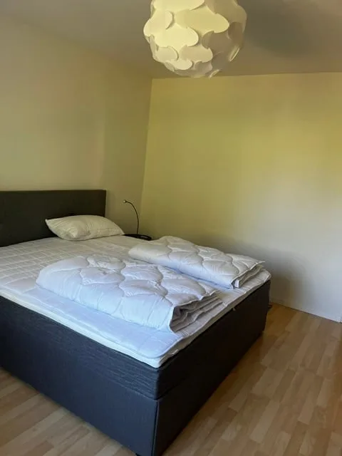 Per professionisti temporanei, single o pendolari: camera ammobiliata in condivisione a Bremgarten AG