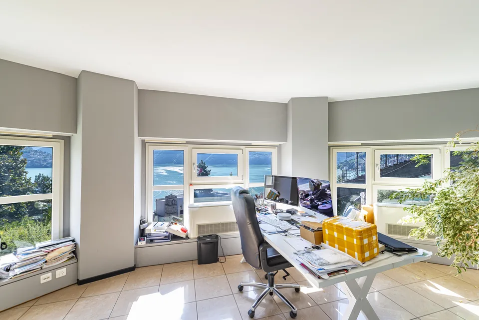 Ufficio in centro con vista lago e garage con 7 posti auto – Foto 9 von 13