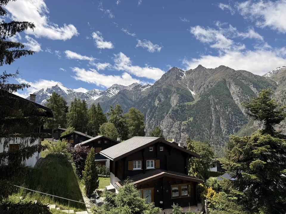 Heimelige Dachwohnung mit schönem Bergblick – Foto 6 von 10