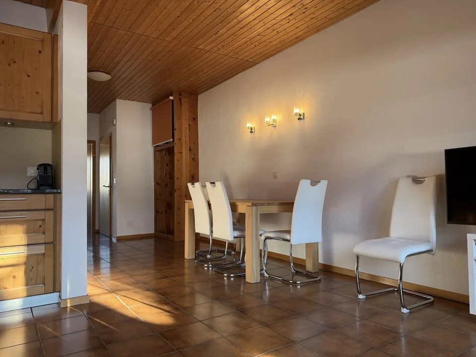 Heimelige Dachwohnung mit schönem Bergblick – Foto 8 von 10