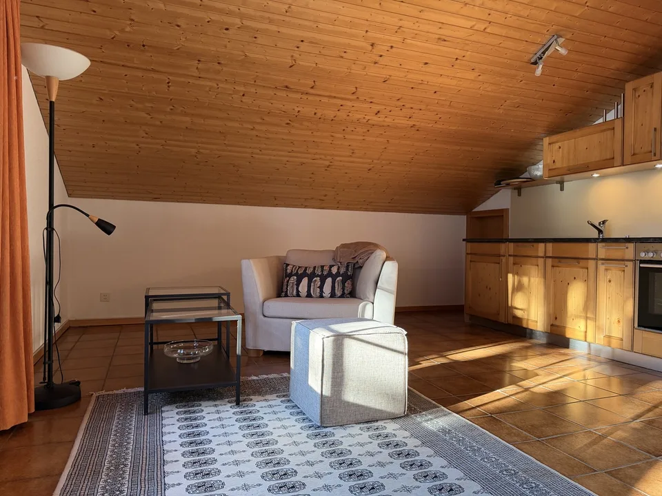 Heimelige Dachwohnung mit schönem Bergblick – Foto 7 von 10