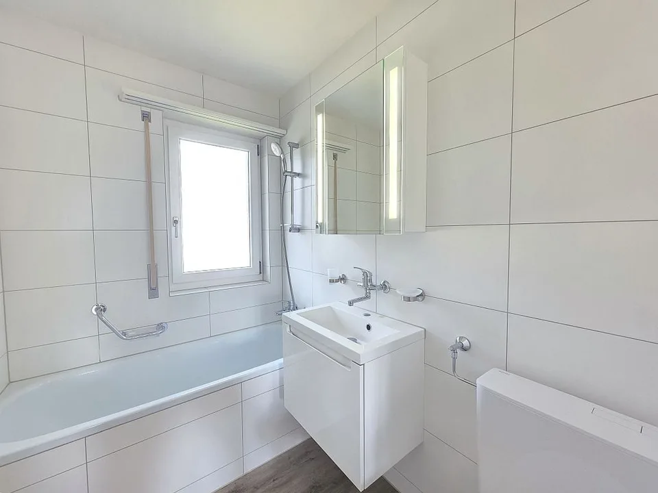 4-Bedroom Apartment, 1st Floor Left