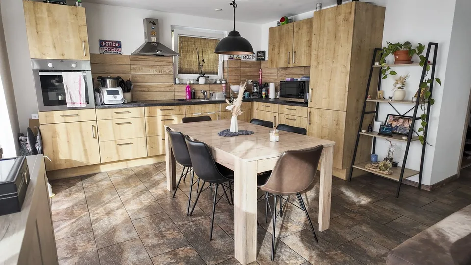 Schönes Haus mit 2 renovierten Wohnungen und großem Garten – Foto 10 von 13