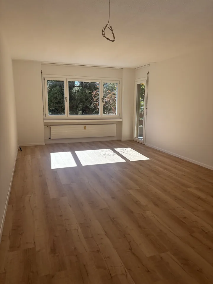 Helle 4.0-Zimmerwohnung mit Balkon