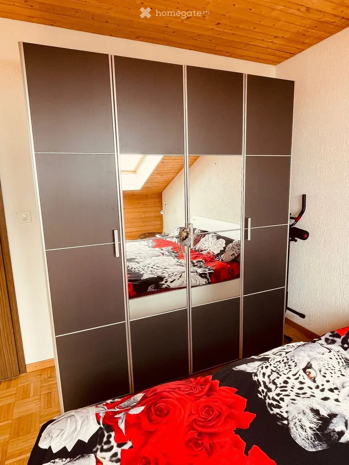 Sehr schönes und voll-möbliertes Zimmer