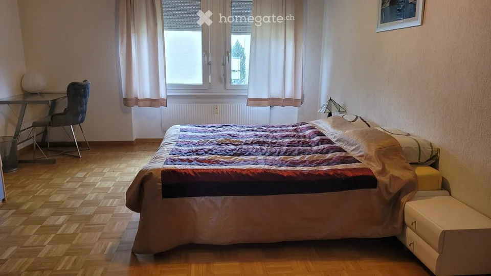 Sehr grosses und schönes ca. 26 qm WG-Zimmer ab SOFORT
