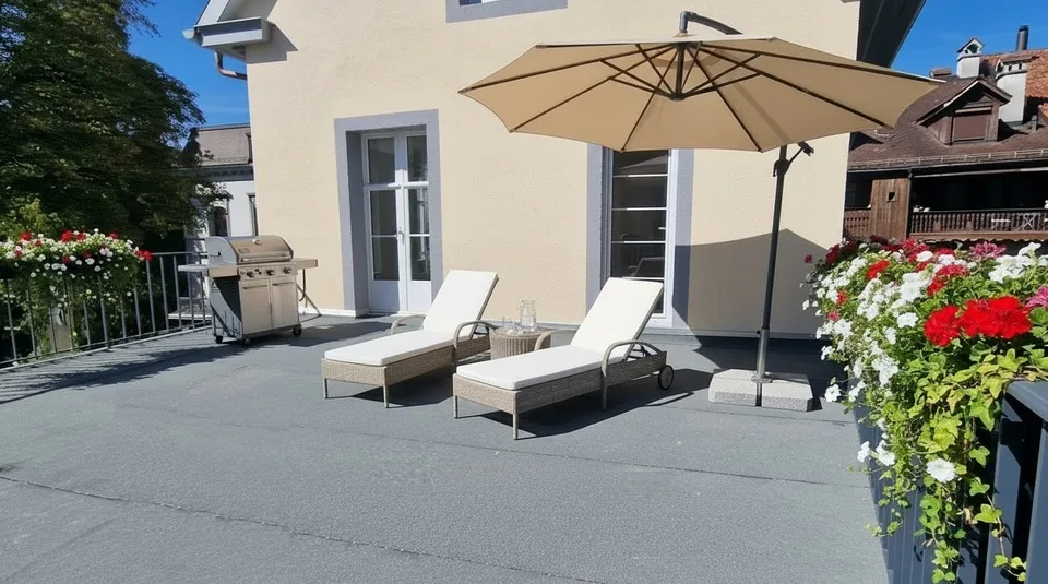 Charmante 2.5-Zimmer-Altbauwohnung, vollständig renoviert, mit grosser Sonnenterrasse