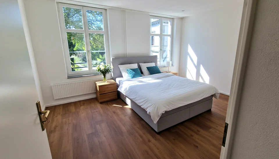 Charmante 2.5-Zimmer-Altbauwohnung, vollständig renoviert, mit grosser Sonnenterrasse