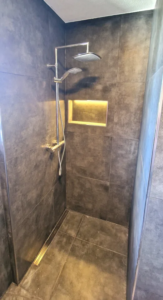 Charmante 2.5-Zimmer-Altbauwohnung, vollständig renoviert, mit grosser Sonnenterrasse
