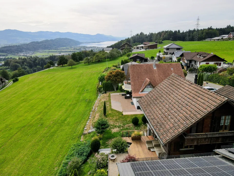 Where warmth meets wide views – a home with soul – photo 3 of 13
