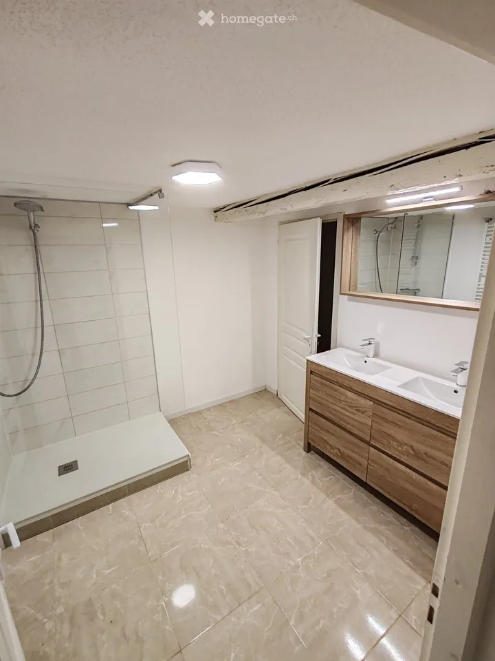 Vier-Zimmer-Wohnung mit Terrasse und Garten in Courtedoux