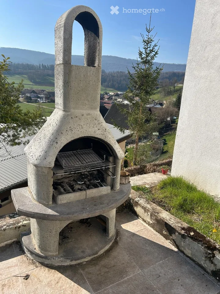 Vier-Zimmer-Wohnung mit Terrasse und Garten in Courtedoux
